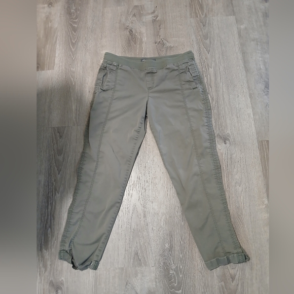 Eddie Bauer Women Pull On Green Cuffed Pants. Size 12. Has Pockets. Casual - Picture 1 of 7
